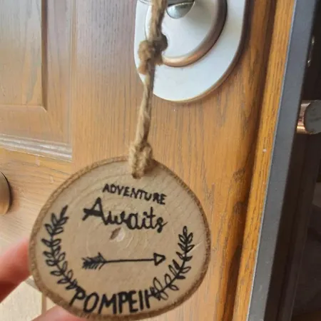 E S S E N T I A L * Πομπηία