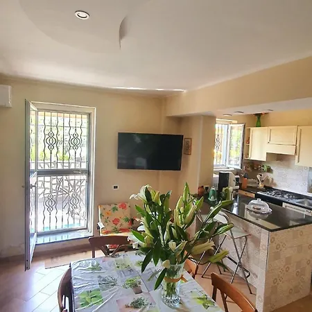 Apartment E S S E N T I A L Pompei