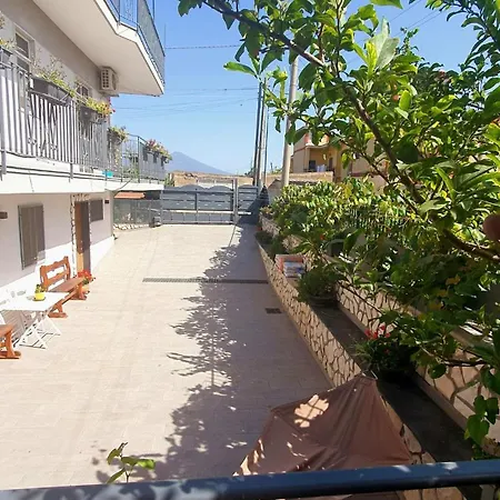 E S S E N T I A L Πομπηία