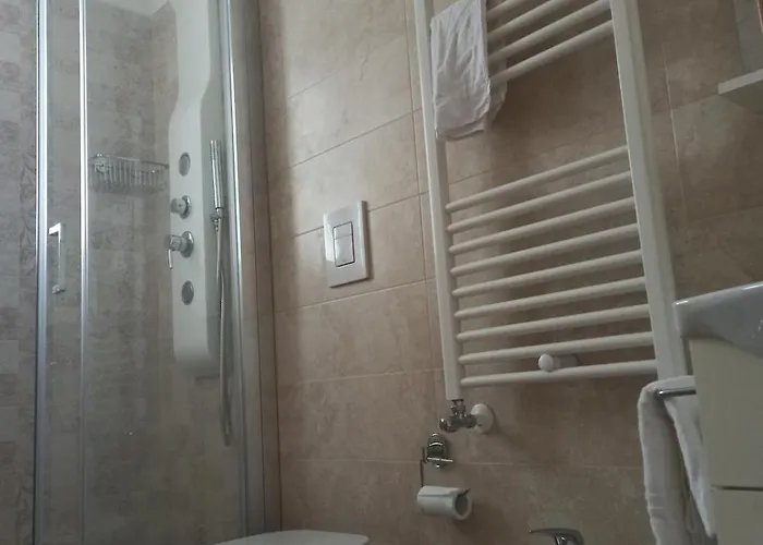 דירה E S S E N T I A L *