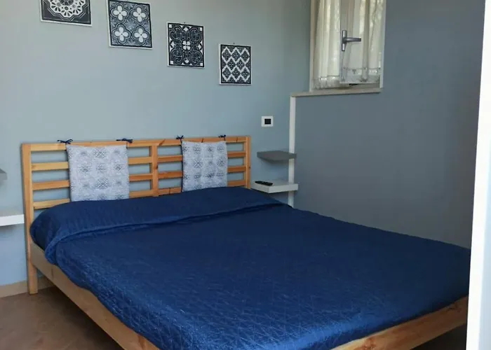 E S S E N T I A L פומפיי