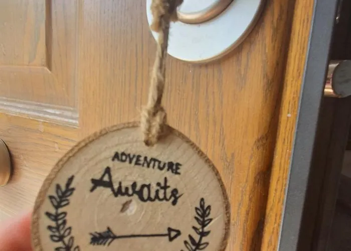 E S S E N T I A L * פומפיי