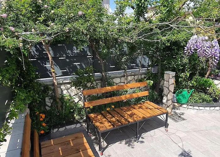 E S S E N T I A L 公寓 庞贝