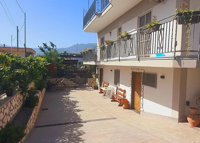 דירה E S S E N T I A L