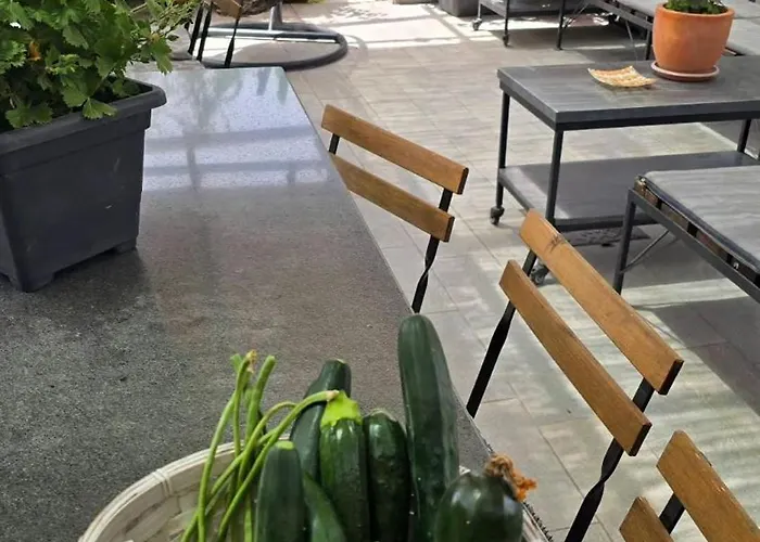 E S S E N T I A L פומפיי